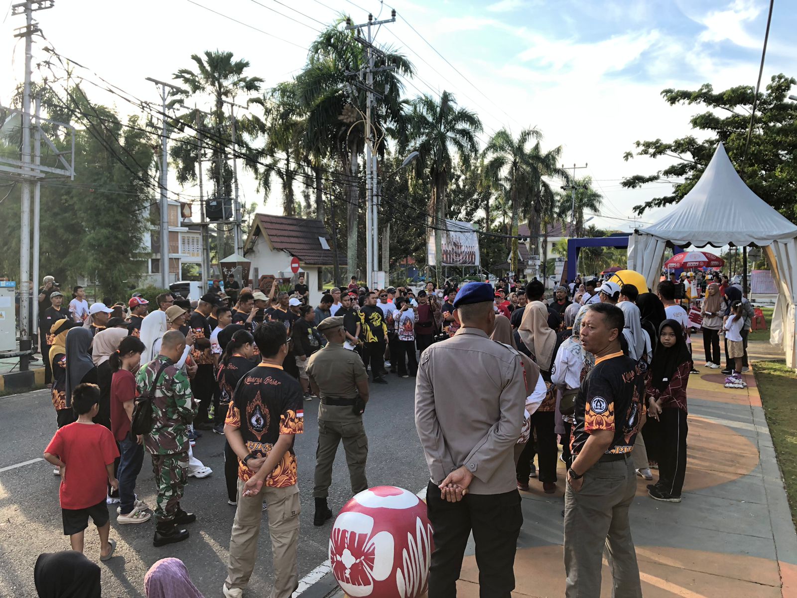 Polres Singkawang Lakukan Pengamanan Kegiatan Launching Maskot Raden Suro dalam Rangkaian Kirab Budaya Grebeg Suro 2025