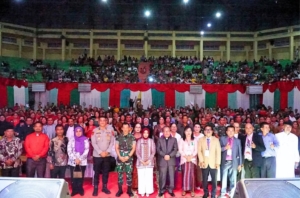 Bupati menghadiri Perayaan Natal Oikumene Masyarakat, ASN, TNI, dan Polri Kabupaten Labuhanbatu Tahun 2025 yang berlangsung meriah di GOR Rantauprapat