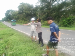 Polsek Na IX–X Lakukan Pembersihan Gorong-gorong Antisipasi Genangan Air di Jalinsum