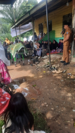 Ahli Musibah Fitriana Harahap ucapkan terimakasih kepada Lurah sirandorung dan kepling Talsim.