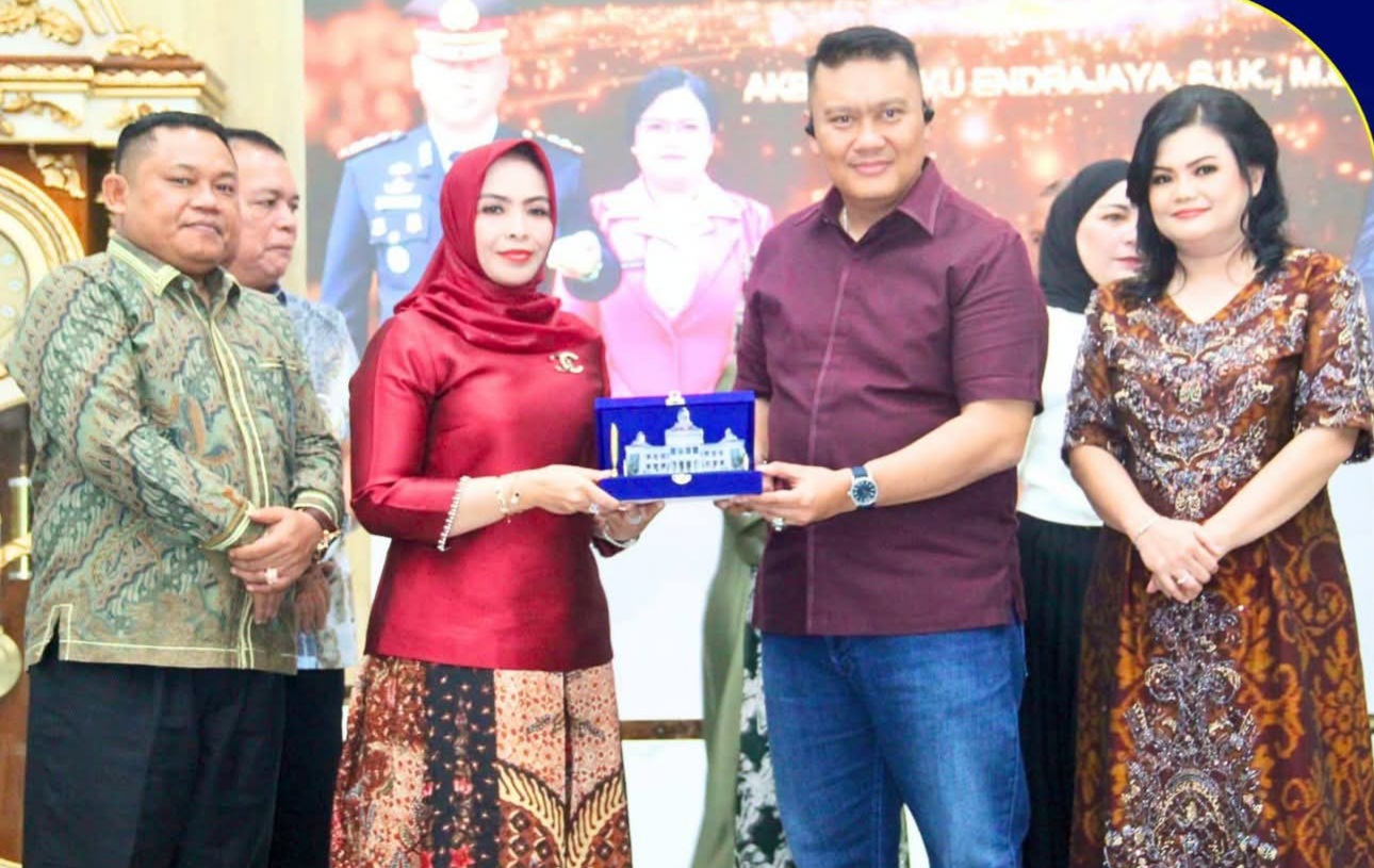 Bupati bersama wakil Bupati Gelar Acara Kenal Pamit Kapolres Labuhanbatu yang digelar di Aula Rumah Dinas Bupati Labuhanbatu, Jalan WR. Supratman