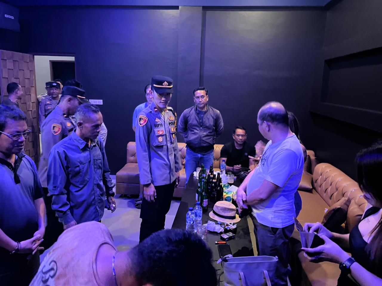 Kabag Ops Polres Ketapang Pimpin Patroli Penertiban Tempat Hiburan Malam di Kecamatan Air Upas