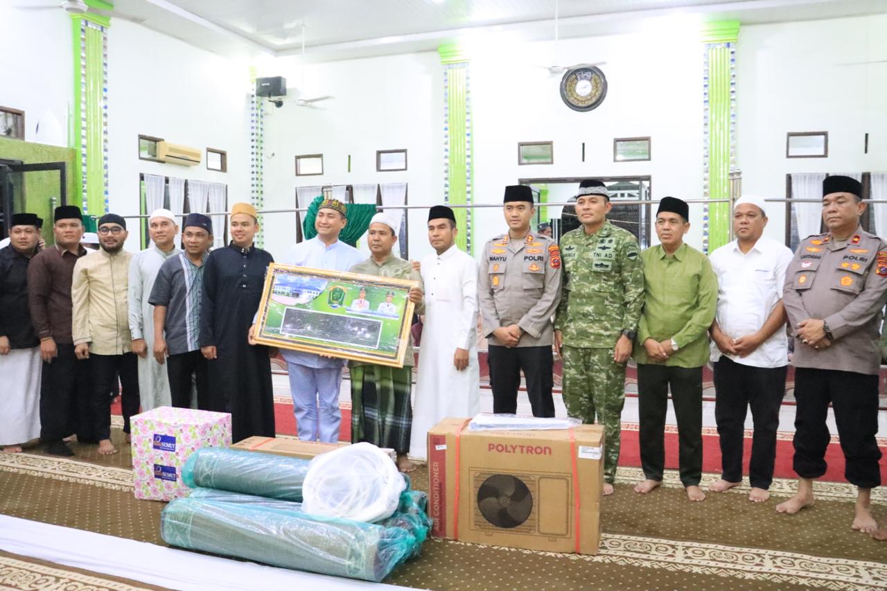 Kapolres Labuhanbatu Bersama Bupati Labuhanbatu Utara Gelar Safari Ramadan di Masjid Syuhada Na IX-X