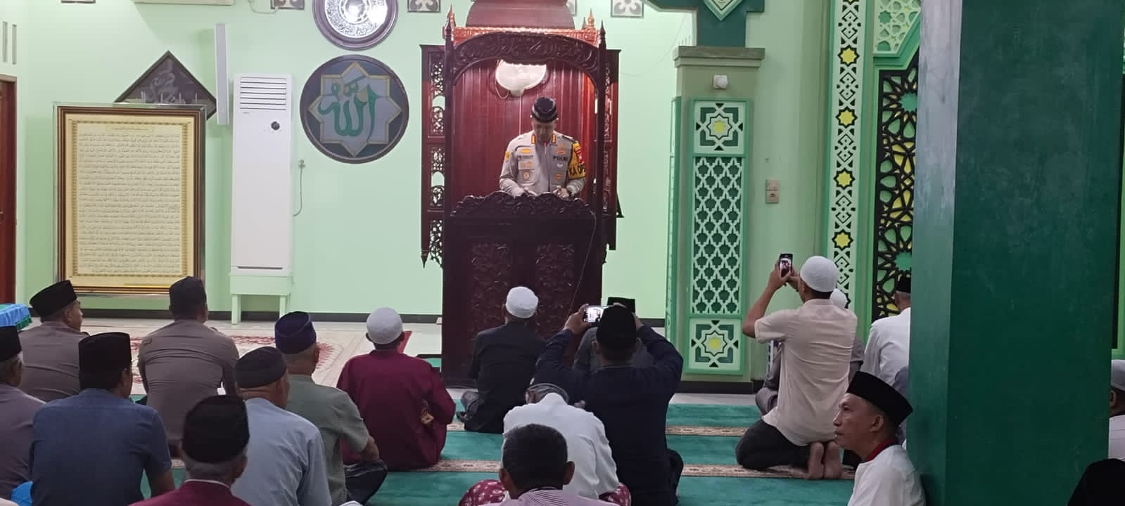 Kapolresta pontianak laksanakan subuh keliling, sampaikan himbauan kamtibmas di bulan suci Ramadhan