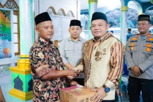 Safari Ramadhan di Kecamatan Panai Hulu, Wabup Labuhanbatu Serahkan Bantuan 50 Paket Sembako 