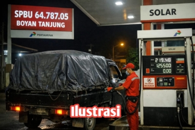 Diduga Aktivitas Malam di SPBU 64.787.05 Boyan Tanjung Jadi Sorotan Warga, Pick Up Bertutup Terpal Isi Solar Subsidi!