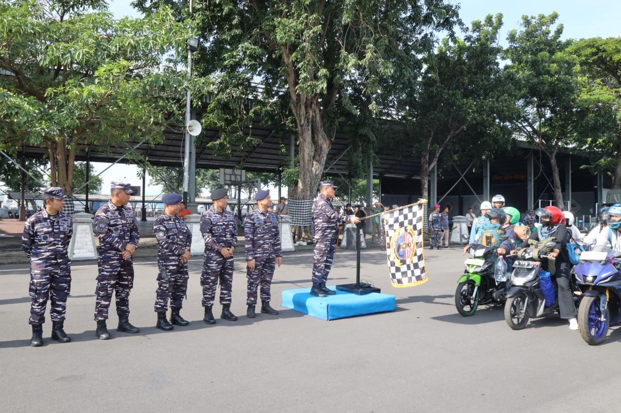 JELANG HARI RAYA IDUL FITRI, MUDIK GRATIS BERSAMA TNI AL TIBA DI DERMAGA SURABAYA