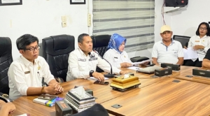 Balitbang menggelar rapat seminar proposal Kajian Potret Ketersediaan Pangan (Beras) Labuhanbatu Tahun 2026. di Ruang Rapat Kantor Balitbang