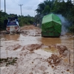 Urat Nadi Perbatasan Sekarat: Jalan Sintang–Ketungau Rusak Parah, Pemerintah Tutup Mata?