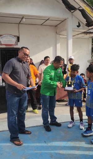 Penry Patartua Nababan, SH, MH Resmi menutup Turnamen Volly Putra Cup I tingkat SD/sederajat